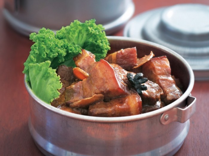 腐乳红烧肉<br>Braised Pork Belly with Fermented Bean